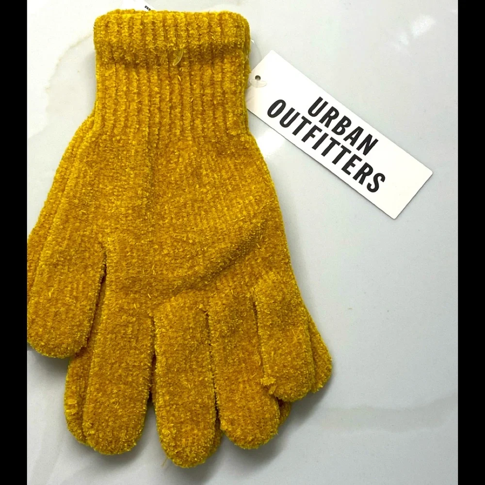 URBAN OUTFITTERS CHENILLE GLOVES NEW